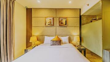 Superior King Room | In-room safe, desk, free WiFi