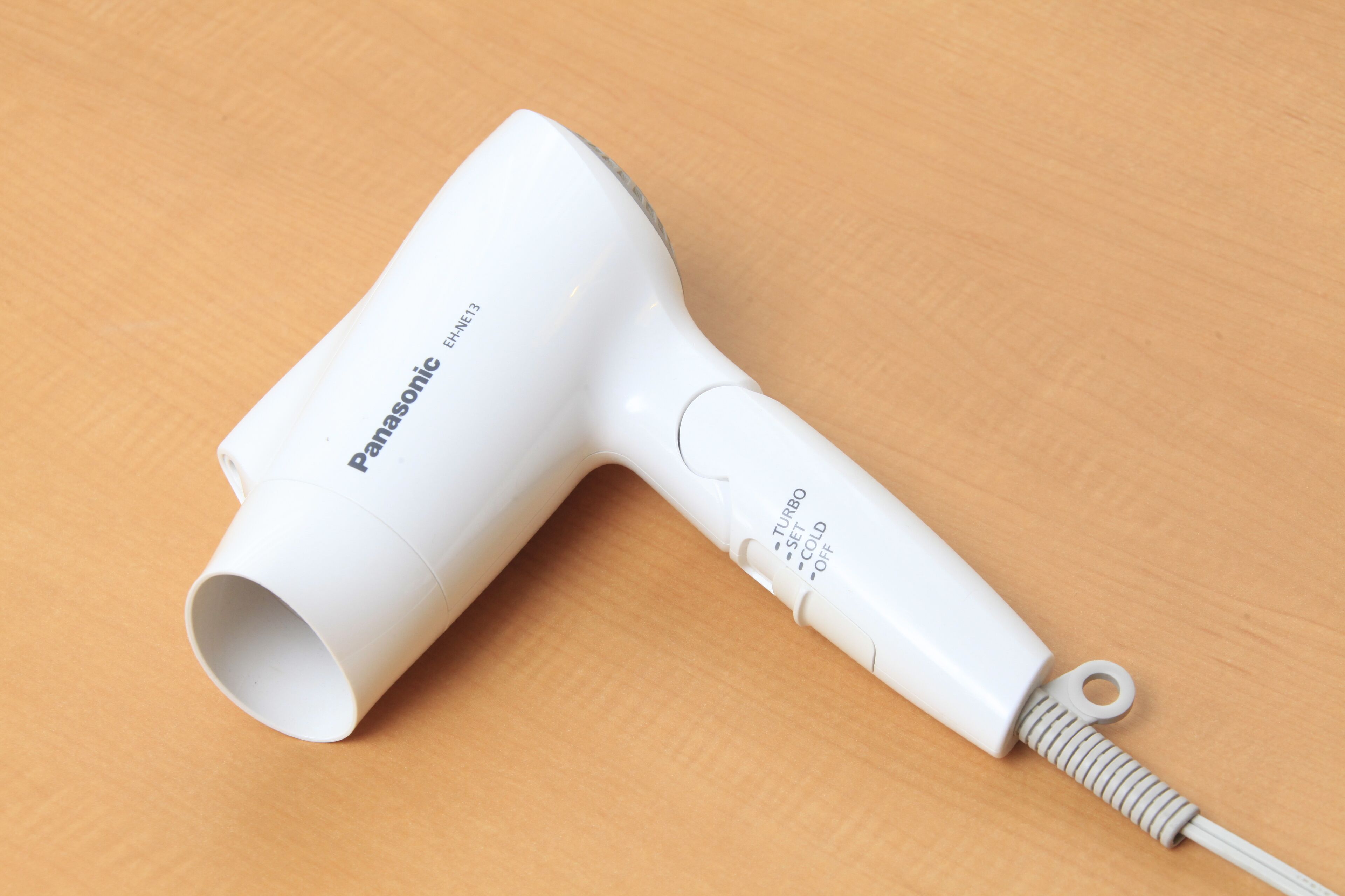 combined shower/bathtub, free toiletries, hair dryer, slippers