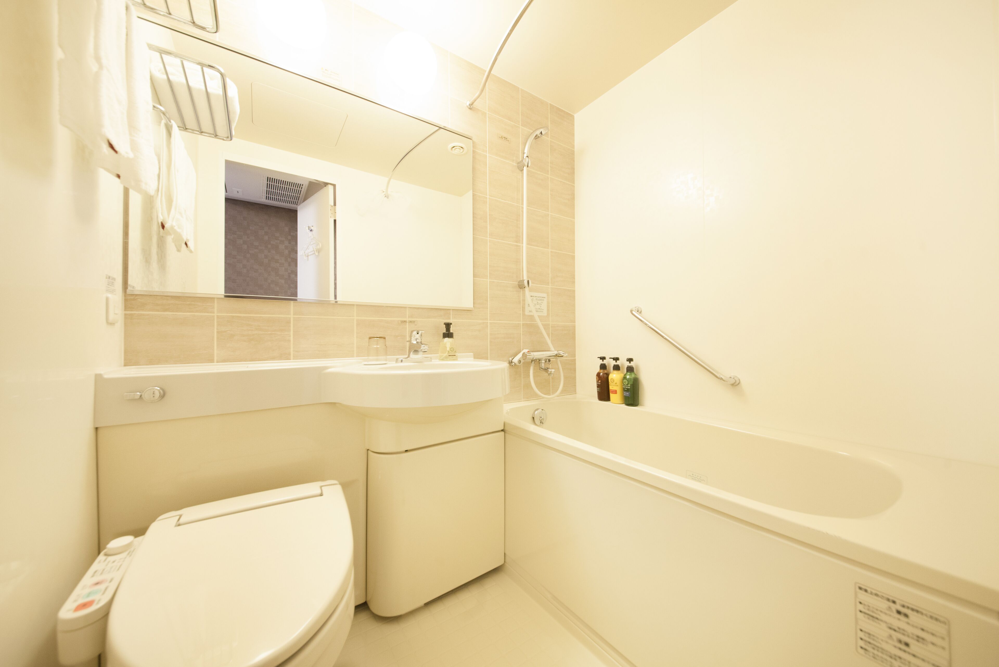 combined shower/bathtub, free toiletries, hair dryer, slippers