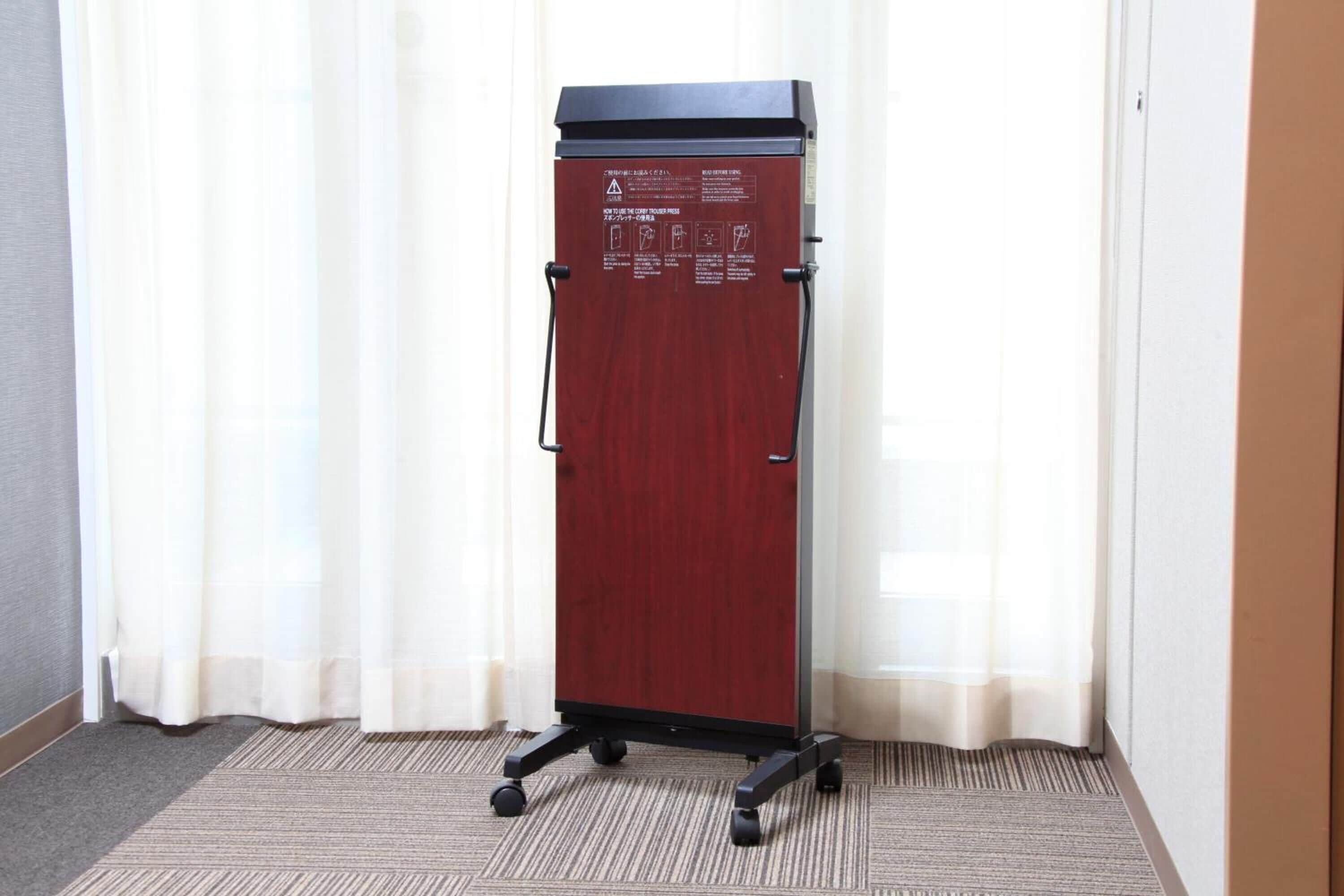 1 bedroom, down duvets, desk, laptop workspace