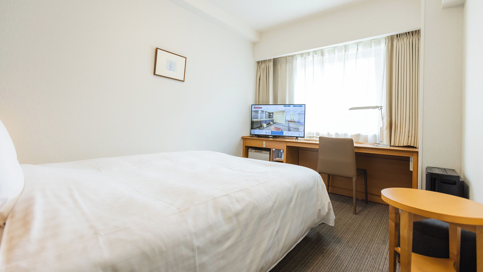 Single Room, Non Smoking (1 Bed) | Down comforters, desk, laptop workspace, blackout drapes
