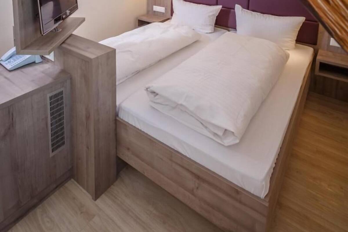 in-room safe, desk, free wifi, bed sheets