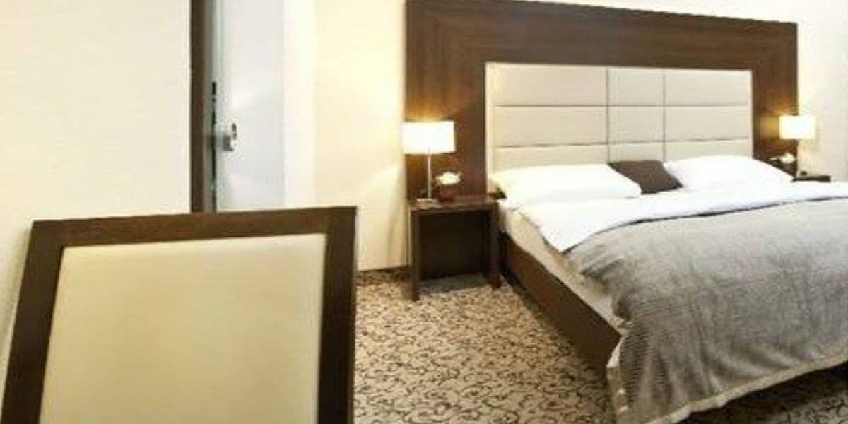 Caixa forta a l'habitació, escriptori, wifi gratuïta i roba de llit 