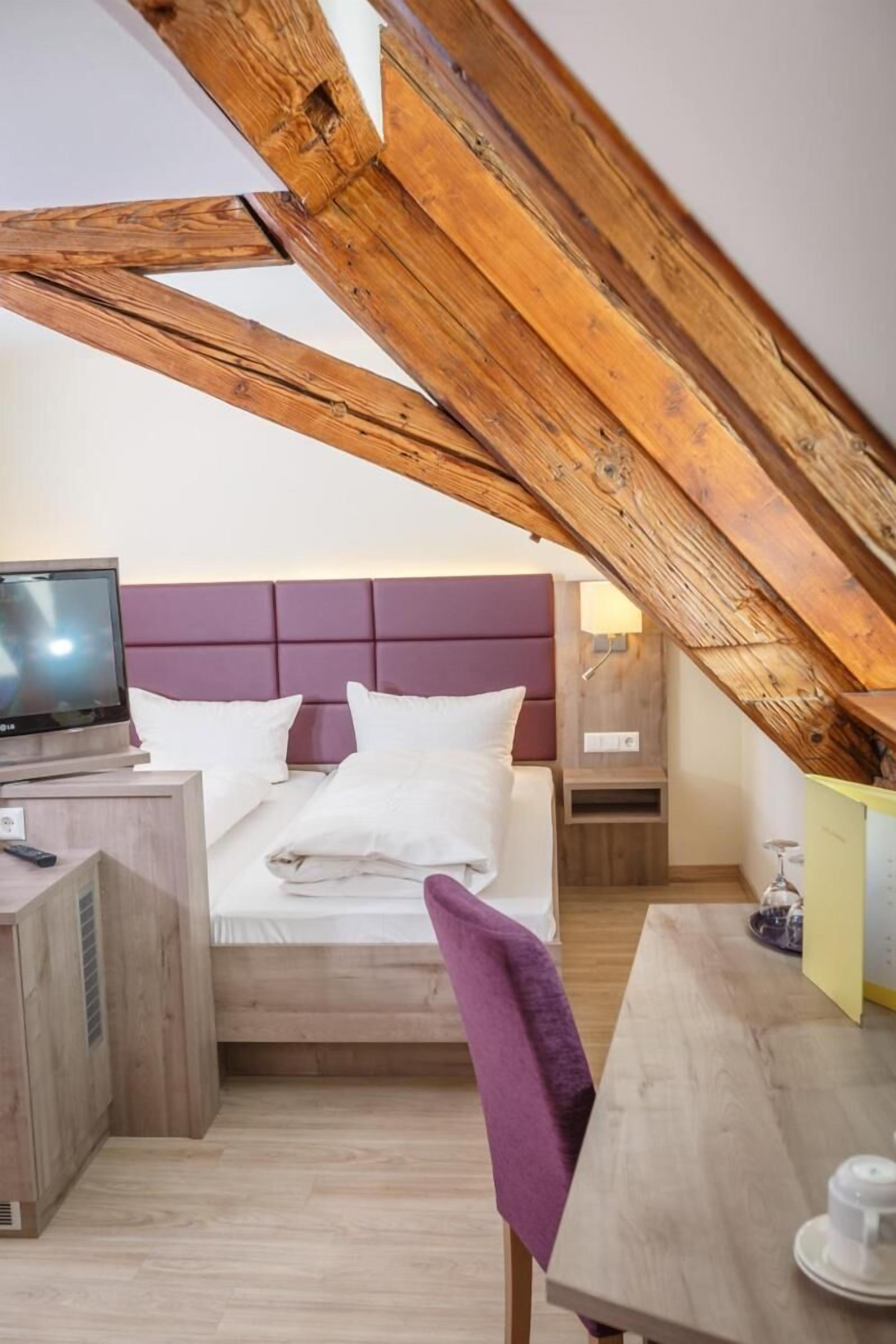 in-room safe, desk, free wifi, bed sheets