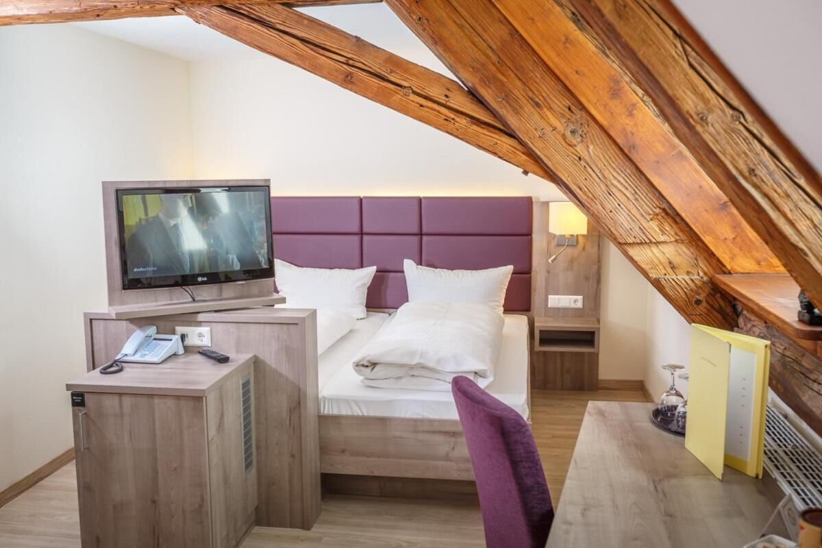 in-room safe, desk, free wifi, bed sheets