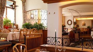 Enjoy a warm and inviting dining experience with comfortable seating and elegant table settings.