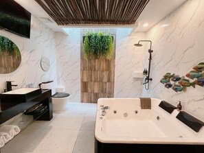 Executive Jacuzzi Room | Banheiro | Banheira e chuveiro separados, banheira de hidromassagem