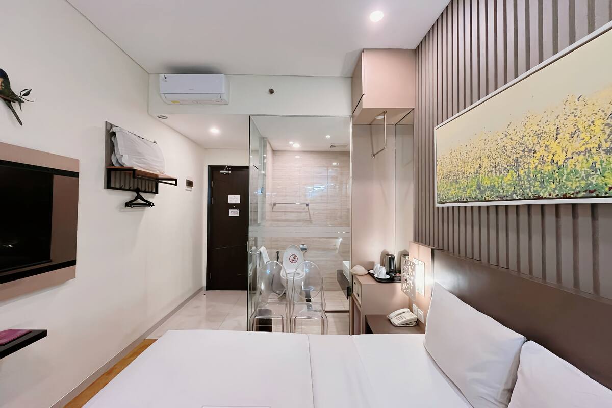 King Room Jacuzzi | 1 bedroom, free minibar, in-room safe, desk