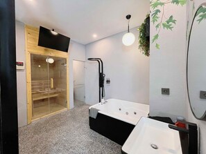 Suite Room Kuta Hideaway | Bathroom | Separate tub and shower, jetted tub, rainfall showerhead