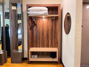Presidential Suite Room Ubud Heaven | Artículos del minibar gratis y caja de seguridad en la habitación 