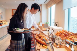 Tägliches Frühstücksbuffet gegen Gebühr