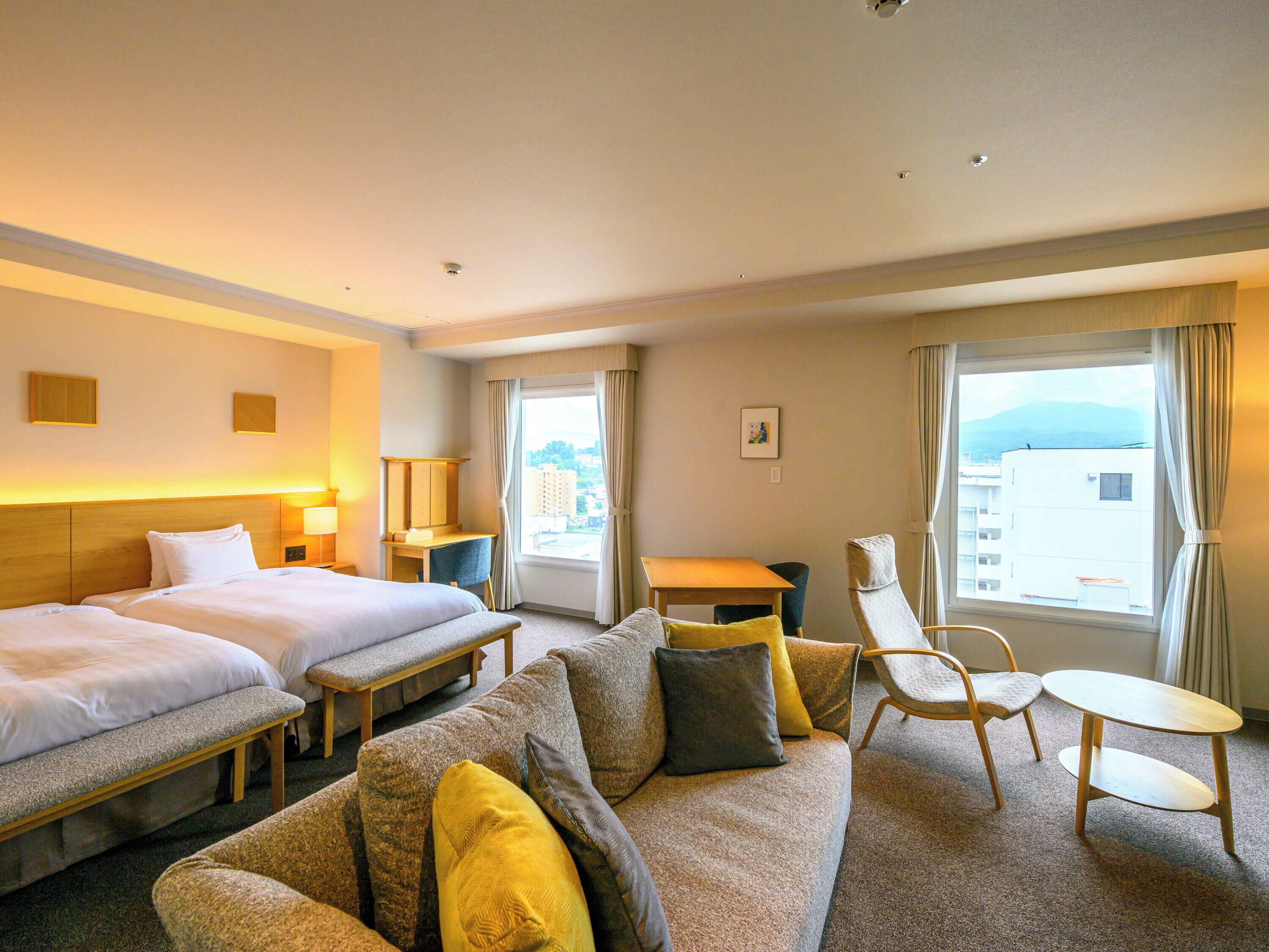 1 bedroom, down duvets, desk, soundproofing