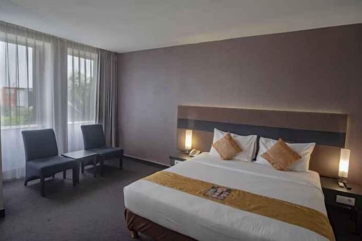 Minibar, in-room safe, desk, soundproofing