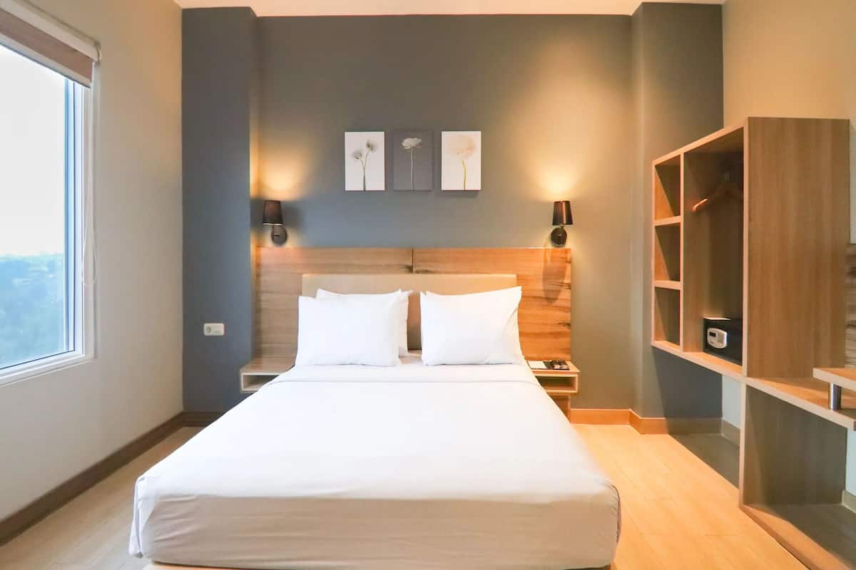 Deluxe-huone, kaupunkinäköala | Tallelokero huoneessa, silitysrauta/-lauta, ilmainen Wi-Fi