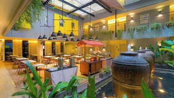 Café da manhã, almoço e jantar