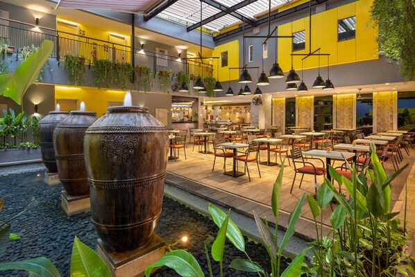 Breakfast, lunch and dinner served