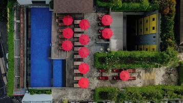 Outdoor pool, pool umbrellas, sun loungers