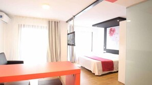 In-room safe, cribs/infant beds, free WiFi - The Element (Cambrils)