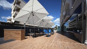 Breakfast, lunch and dinner served