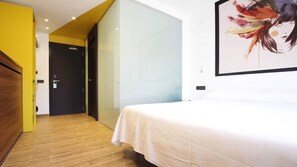 Minibar, coffres-forts dans les chambres, fer et planche à repasser