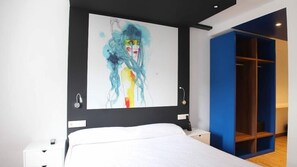 Minibar, coffres-forts dans les chambres, fer et planche à repasser