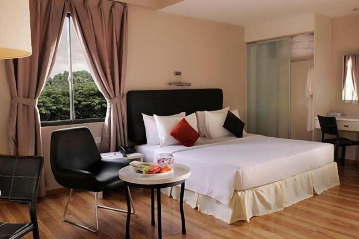In-room safe, desk, soundproofing, iron/ironing board (on request)