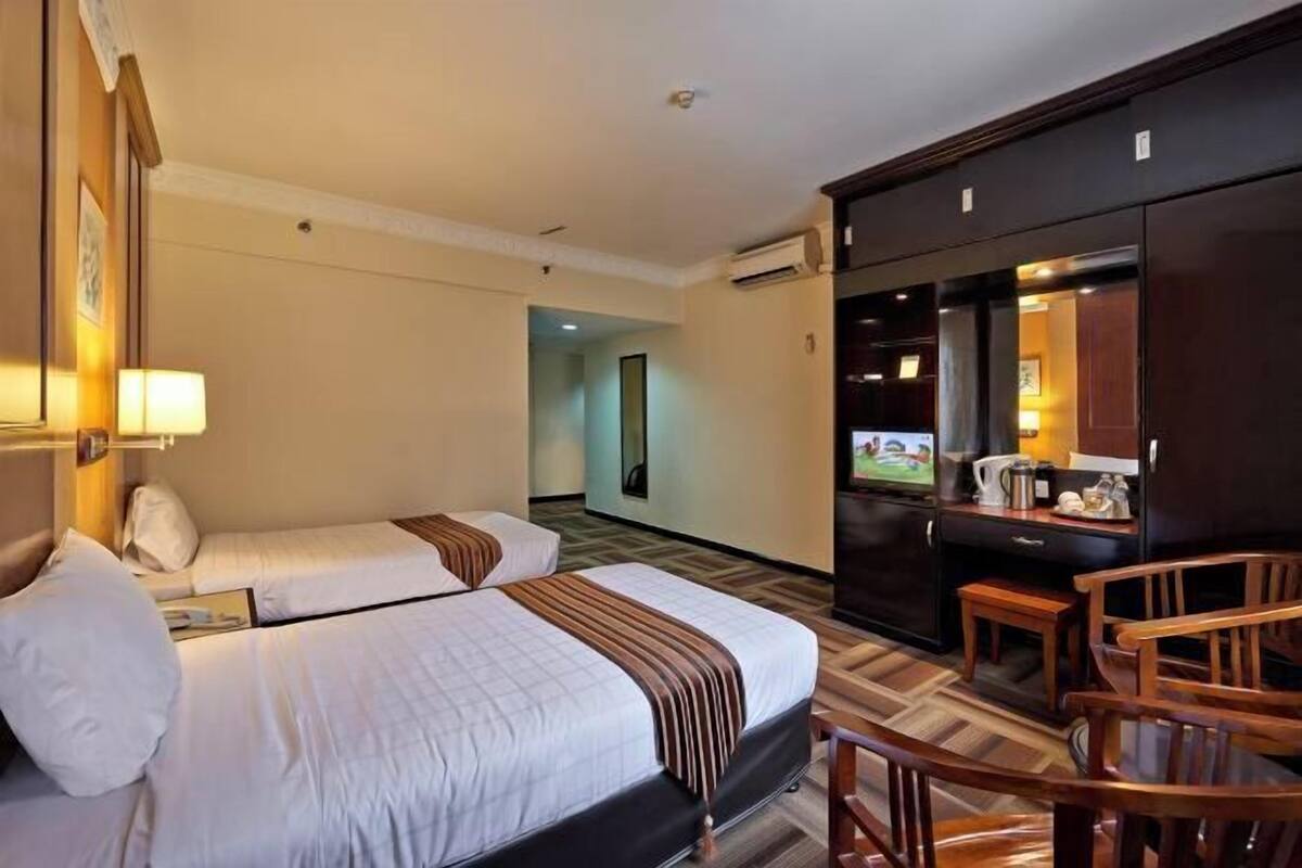 Coffres-forts dans les chambres, ameublement personnalisé, bureau