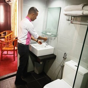 Regadera, regadera tipo lluvia, amenidades de baño gratuitas