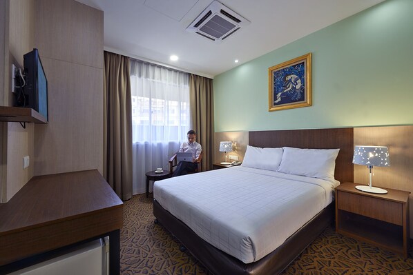 Deluxe Double Room, 1 Bedroom | In-room safe, individually furnished, desk, soundproofing - Palace Hotel (Kuala Lumpur)