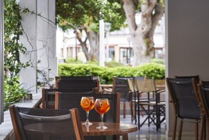 Bar (en el alojamiento)