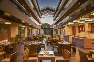 Café da manhã com buffet todos os dias mediante uma taxa