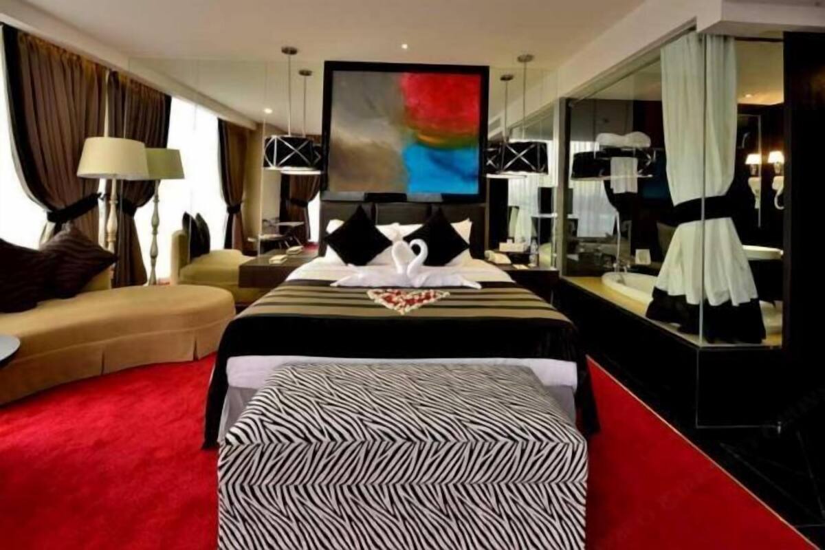In-room safe, free WiFi, wheelchair access