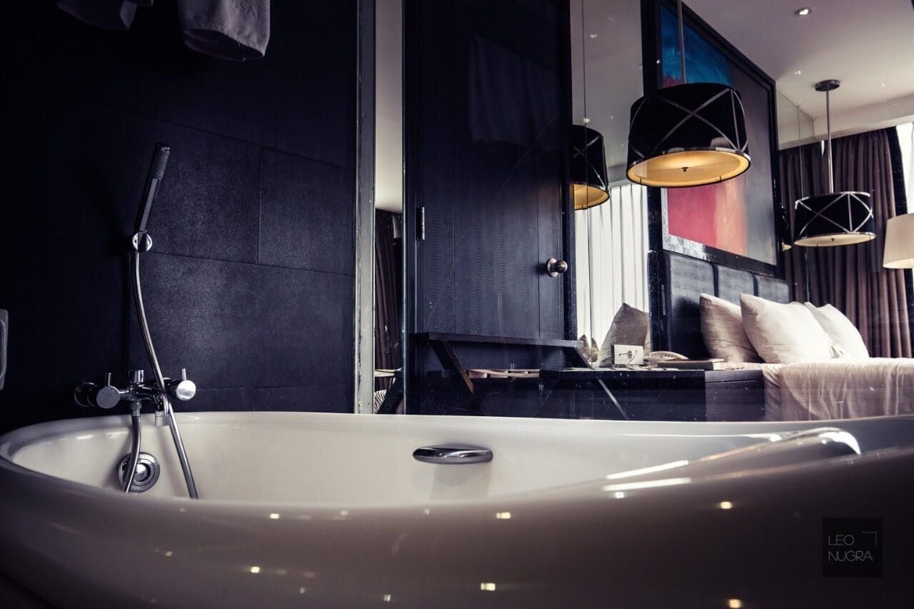 Suite Room (with Breakfast) | Kamar mandi | Shower, pengering rambut,  dan handuk