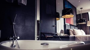 Suite Room (with Breakfast) | Bathroom - Amaroossa Cosmo Jakarta (Jakarta)