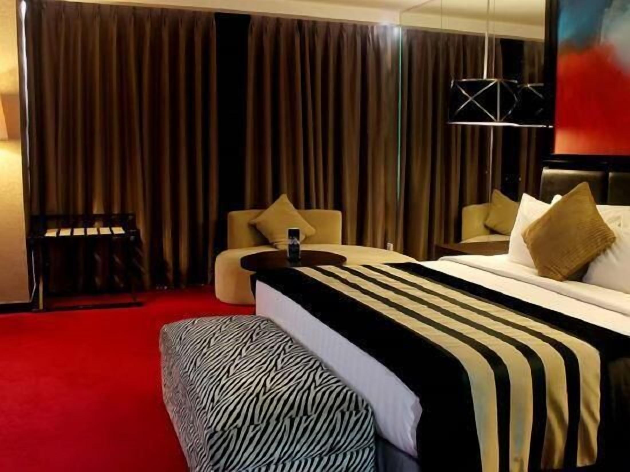 In-room safe, free WiFi, wheelchair access