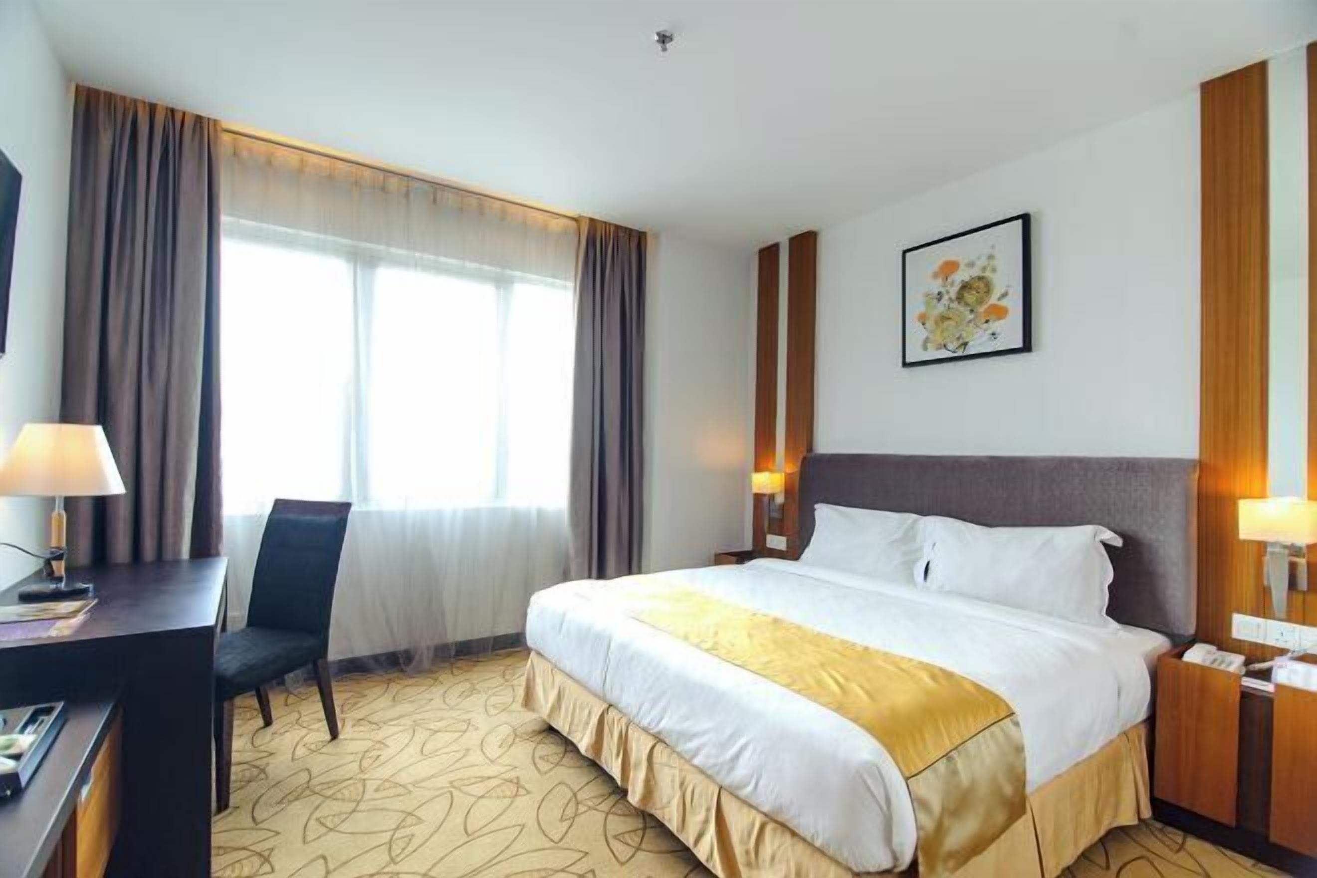 Minibar, in-room safe, free WiFi, bed sheets