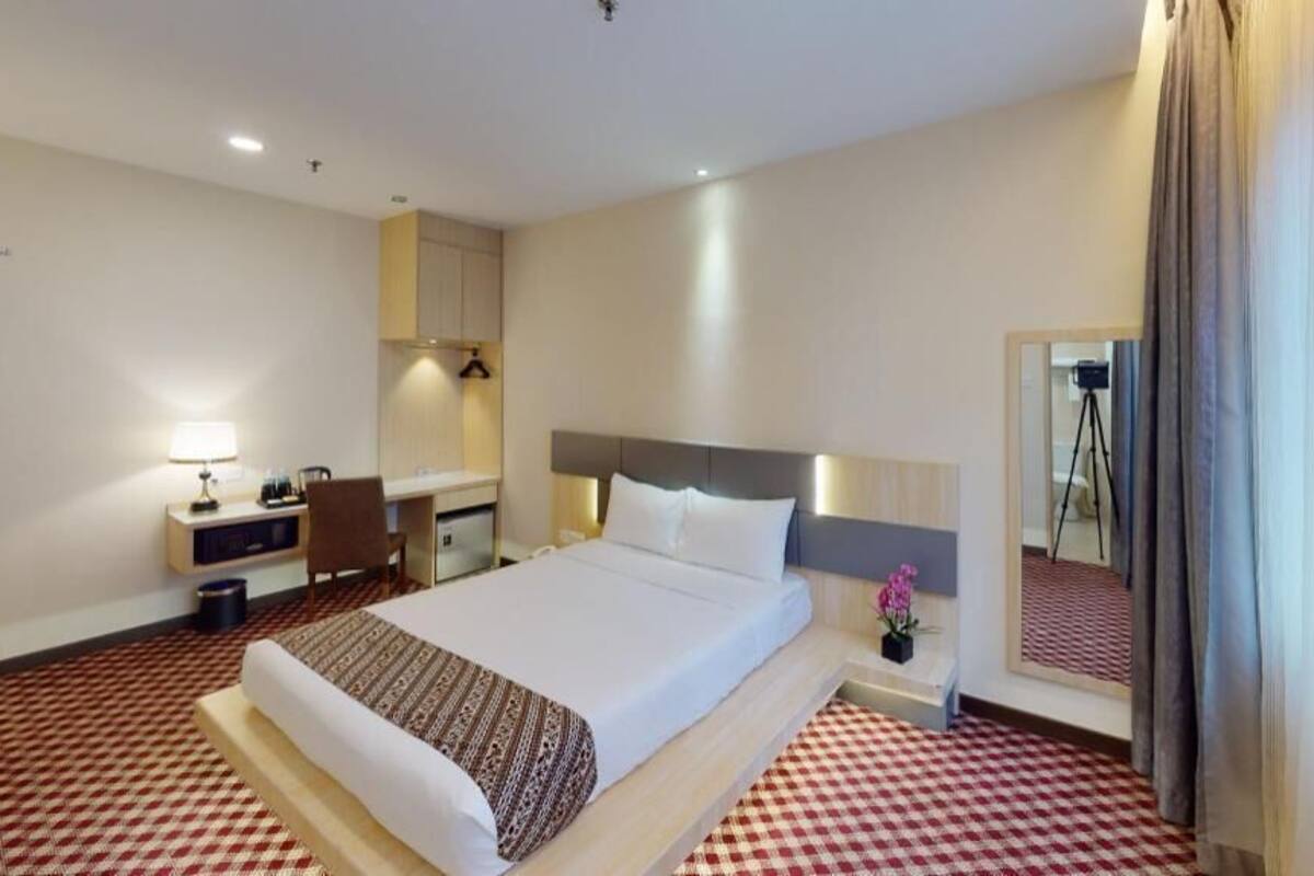 Minibar, caja de seguridad en la habitación, wifi gratis y ropa de cama