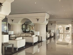 Lobby sitting area - Esperos Palace Resort & Spa (Rhodes)