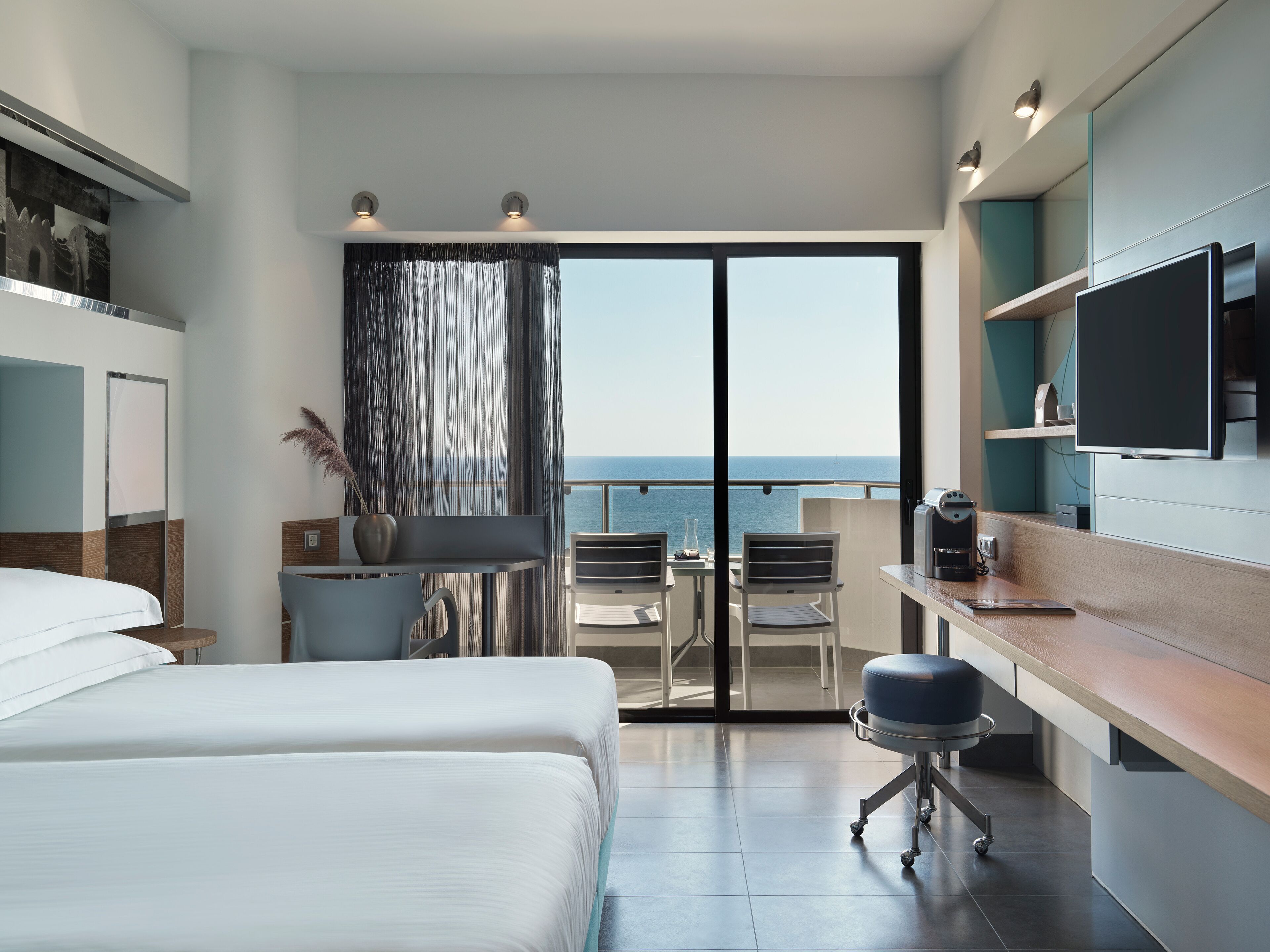 Panorama Double Room Sea View | Cofres nos quartos, escrivaninha, cortinas blackout, Wi-Fi de cortesia