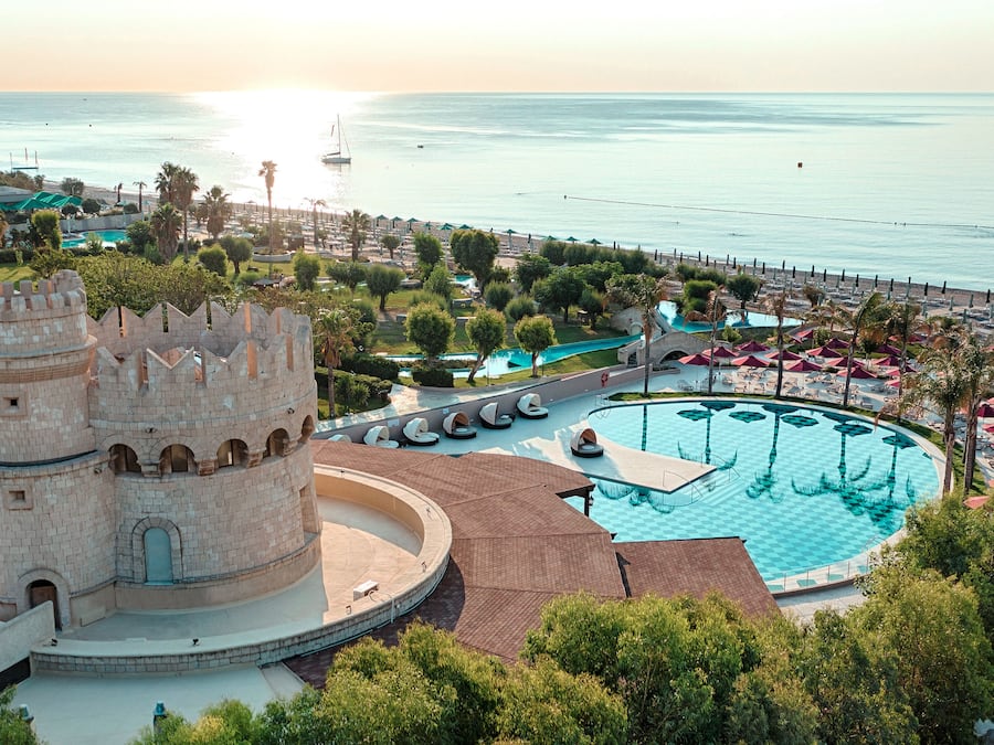 Privatstrand, LiegestĂŒhle, Sonnenschirme, StrandtĂŒcher