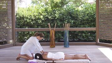 Couples treatment rooms, body treatments, hot stone massages
