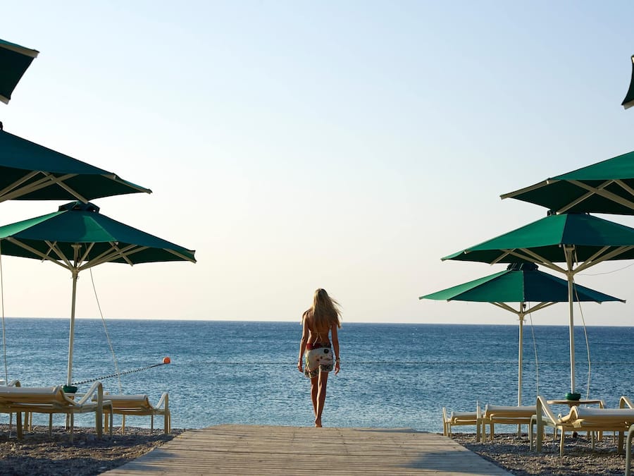 Privat strand, solsenger, parasoller og strandhåndklær