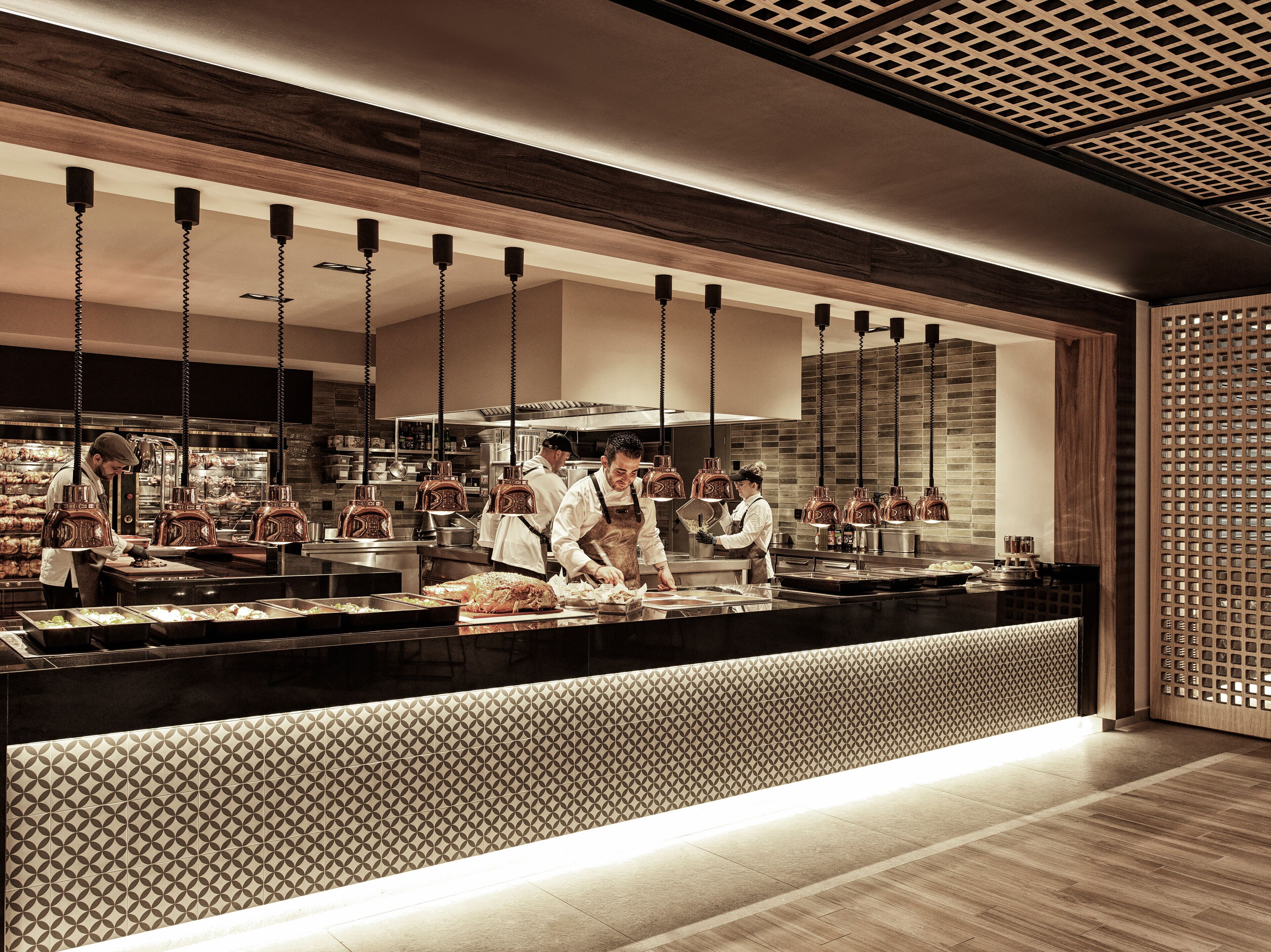 3 restaurants, breakfast served