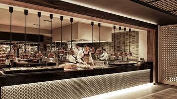 3 restaurants, breakfast served