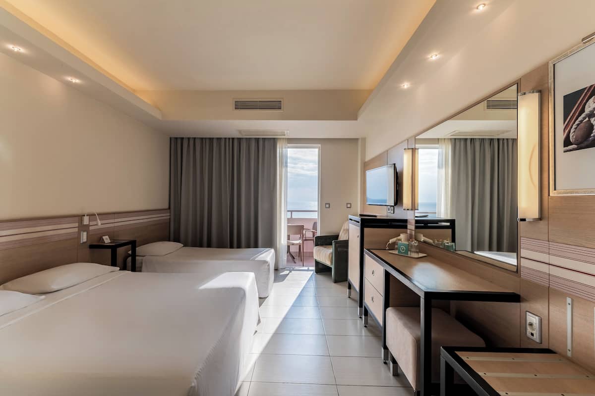 Camera Superior con letto matrimoniale o 2 letti singoli, vista mare | Minibar (con alcuni snack e alcune bevande gratis)