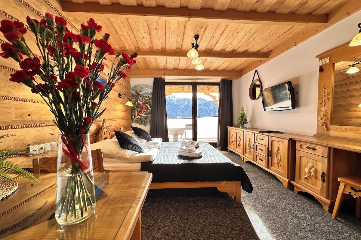 Apartment, Fireplace, Mountain View (201415725) | Memory-foam beds, in-room safe, blackout curtains, iron/ironing board