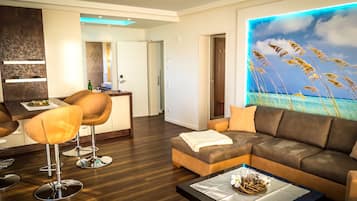 Suite | Area soggiorno | TV a schermo piatto 40 pollici con canali satellitari, TV