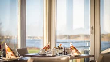 Daily buffet breakfast (EUR 14.5 per person)