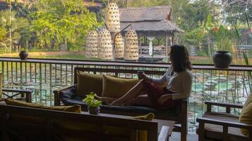 Breakfast, lunch, dinner served; Cambodian cuisine, pool views