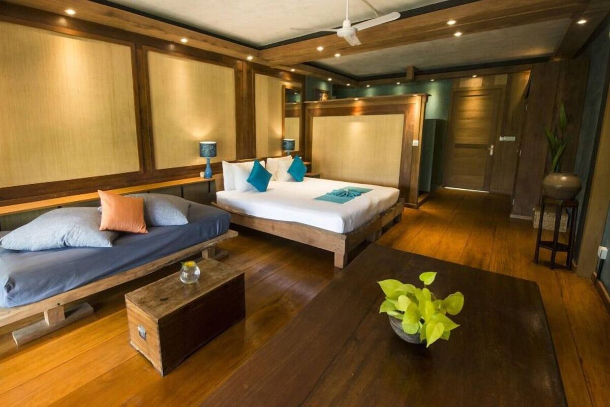 Ropa de cama de alta calidad, camas con pillow-top y minibar